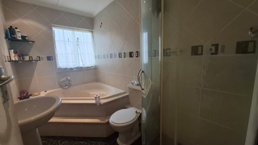 3 Bedroom Property for Sale in Woodlands Western Cape